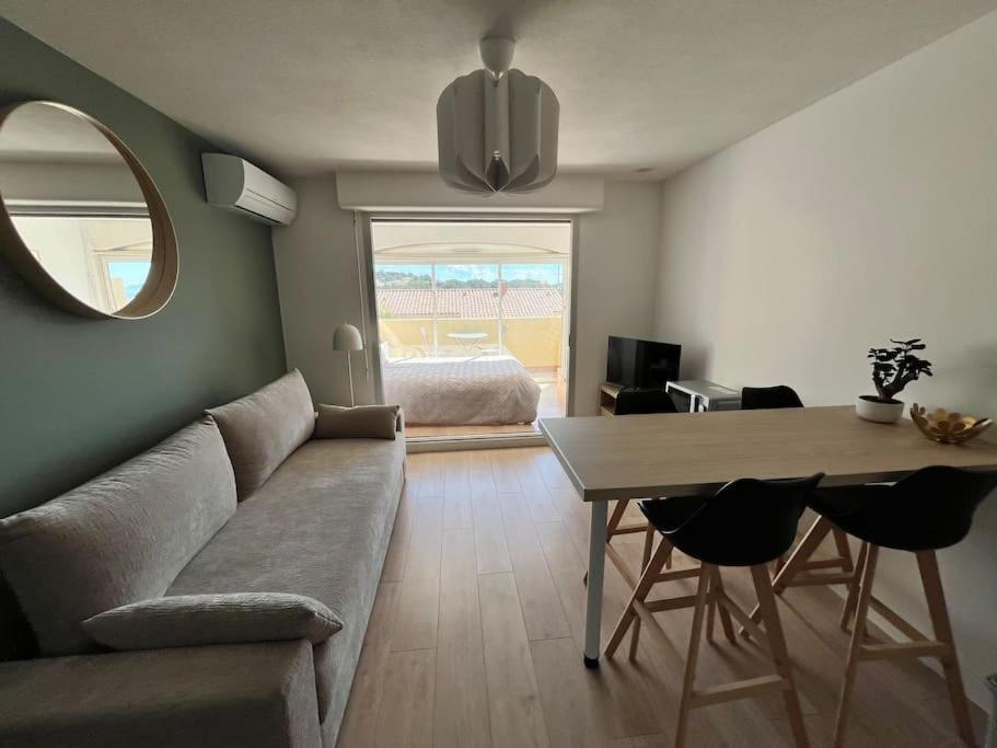 Studio Vue Mer Avec Piscine Et Terrain De Tennis Sausset-les-Pins Exterior photo