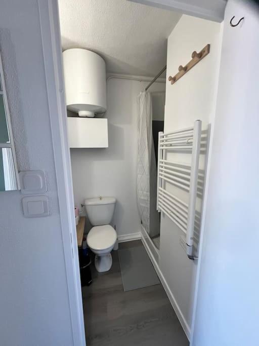 Studio Vue Mer Avec Piscine Et Terrain De Tennis Sausset-les-Pins Exterior photo