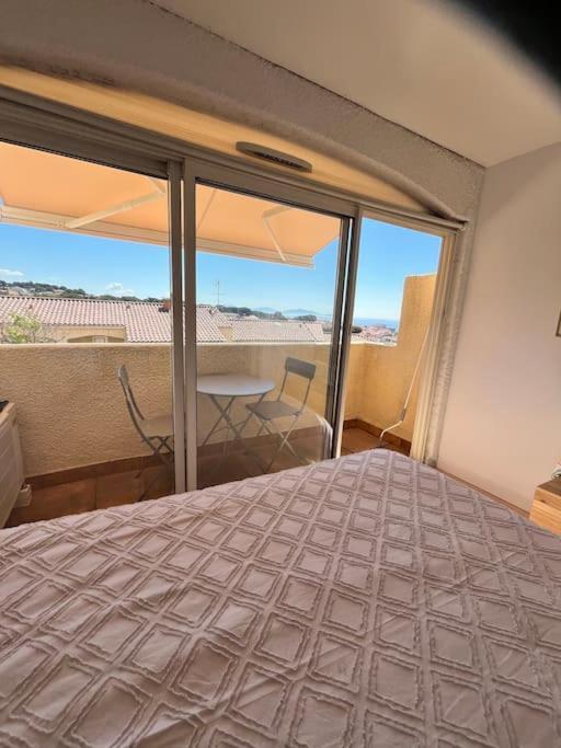 Studio Vue Mer Avec Piscine Et Terrain De Tennis Sausset-les-Pins Exterior photo